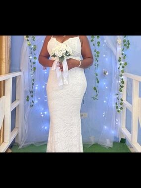 Elegant White Lace Spaghetti-Strap Women’s Dress